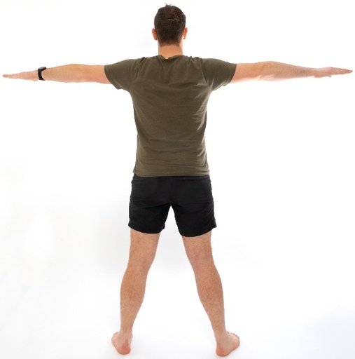 Mand i fuld figur set bagfra